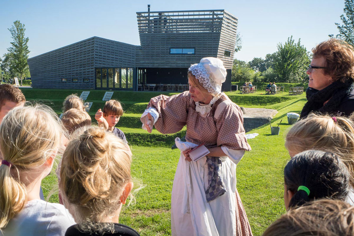 Werk aan het Spoel_Rondleidingen_Mie de Waschvrouw
